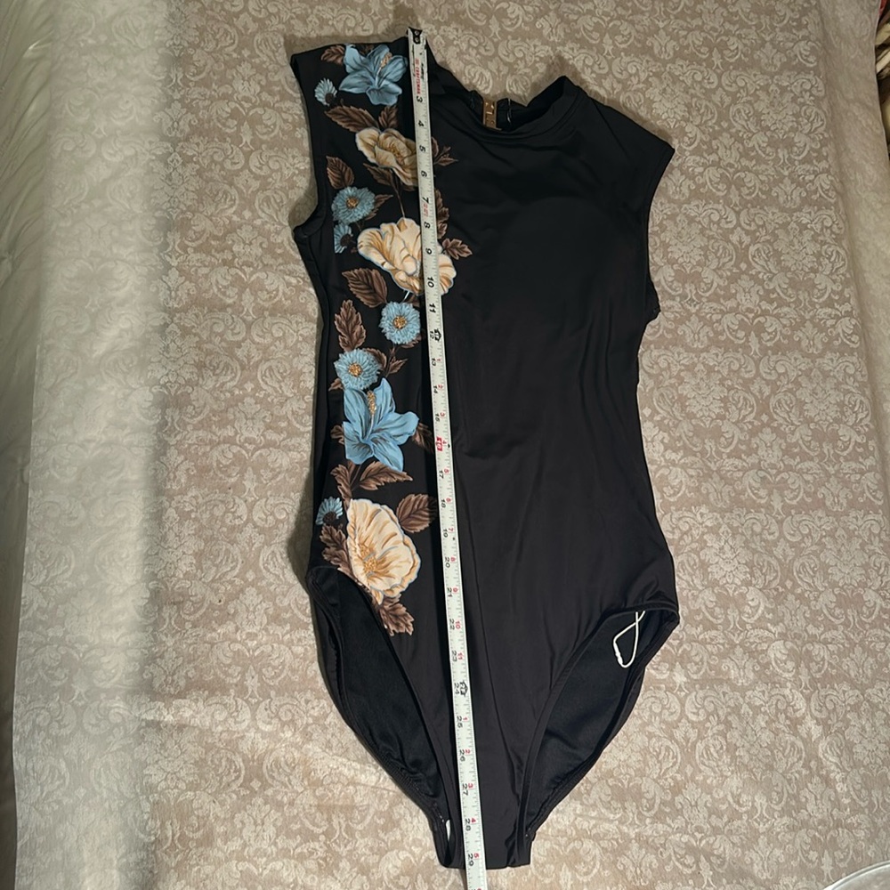 Seafolly NEW Black Garden Party Cap-Sleeve One Piece Swimsuit in size 💙🤍🖤💙🌊🌊🌊 - Picture 11 of 13